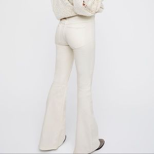 FREE PEOPLE PULL ON WHITE FLARES